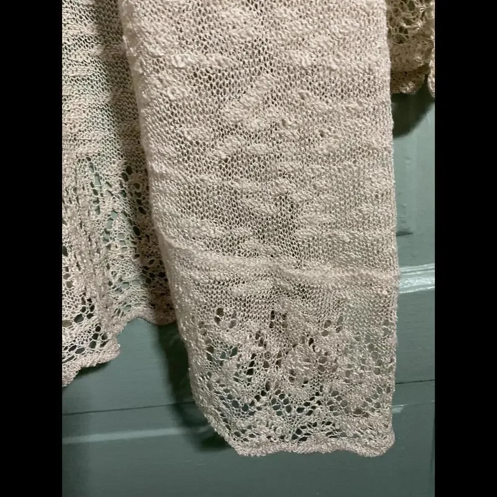 Lightweight Open Knit  Delicate With Scalloped edges  Size 2X - Picture 7 of 12